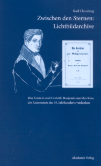 Buchcover von Zwischen den Sternen: Lichtbildarchive. Was Einstein und Uexküll, Benjamin und das Kino der Astronomie des 19. Jahrhunderts verdanken